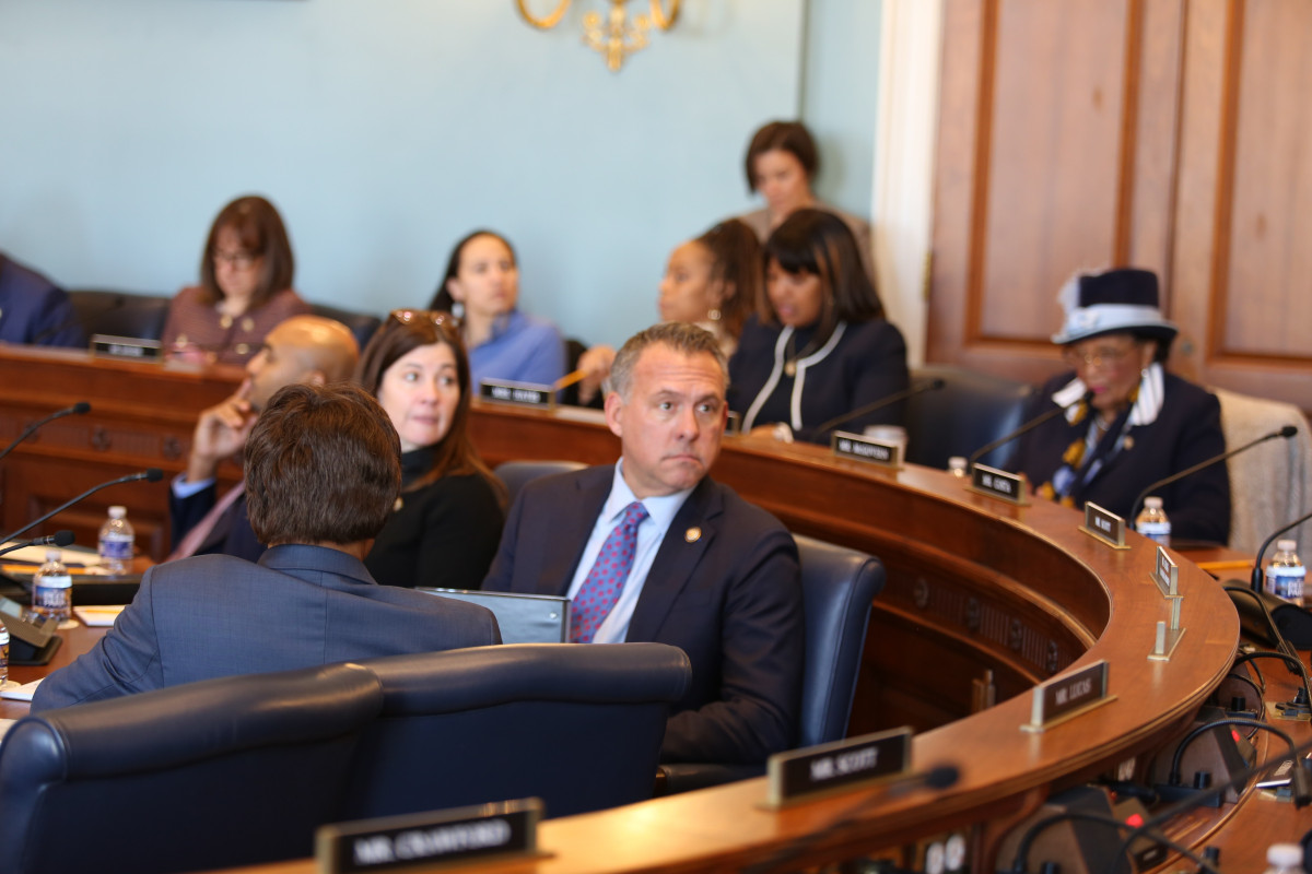 Congressman Gray in committee